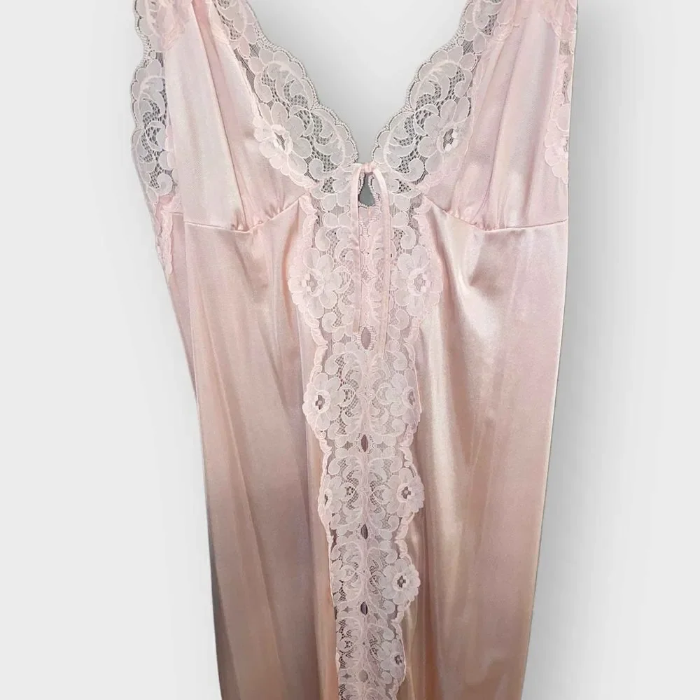 70’s Pastel Pink Lace Detailed Robe & Nightgown by Tom Bezduda for Barad Co. - Picture 12 of 13
